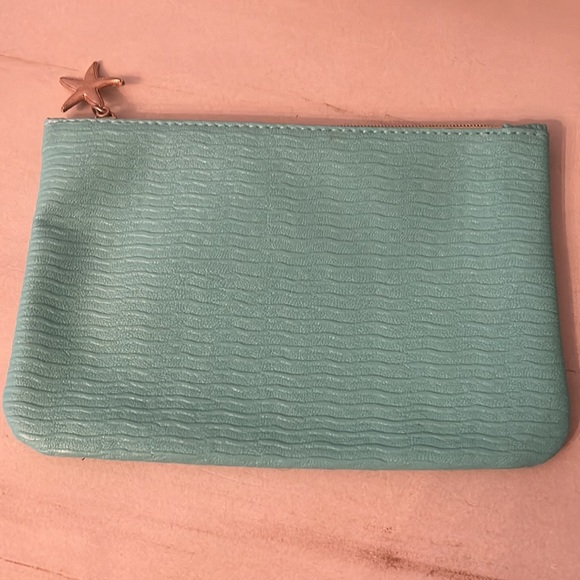 Set of 4 Ipsy Makeup Bags - Picture 6 of 8